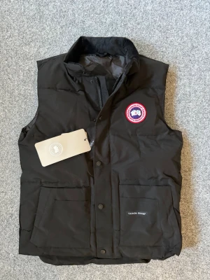Canada Goose black vest - Size M, true to size. Brand new and never worn, very comfortable and great quality.