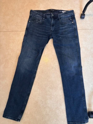 Replay Anbass jeans - Hej, Säljer dessa replay anbass jeansen då jag inte använder dom. Fint skick, storlek 32.