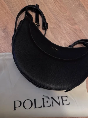 Polene Numero dix - Polene Numero dix i svart fint skick och kommer med extra band och dust bag