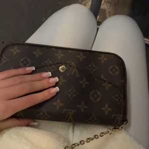 Axelrems väska - axelremsväska