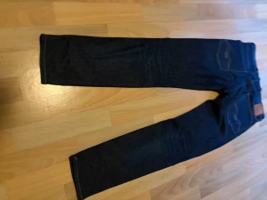 Mörkblå slim jeans från replay  - Säljer ett par mörkblå jeans från replay ,modell: Anbass, strl 30W 30L köpt i butik för 1600kr 