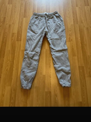 Les Deux mjukisbyxor - Snygga och iprincip oanvända! Priset är ej skrivet i sten!