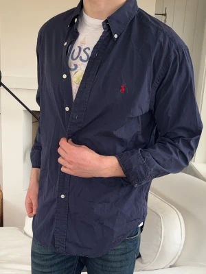 Ralph Lauren skjorta - modell: 182cm, 72kg . är medium classic fit. passar dig som har medium, 