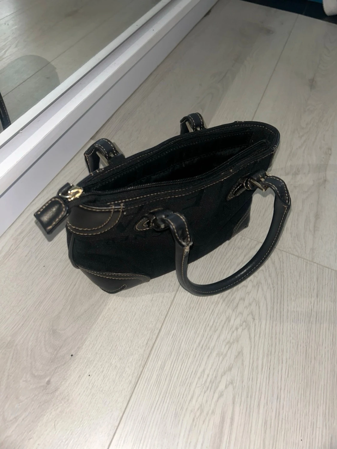 Svart handväska från Calvin Klein - 2