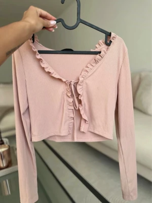 Rosa Topp - Långärmad rosa top från Shein, aldrig använd, storlek 36, passar en 34 också.