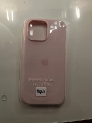 skal till iPhone 16 Pro Max - Fint ljusrosa silikon skal från Apple. Säljer på grund av att jag köpte fel model. Skriv om frågor 🤗
