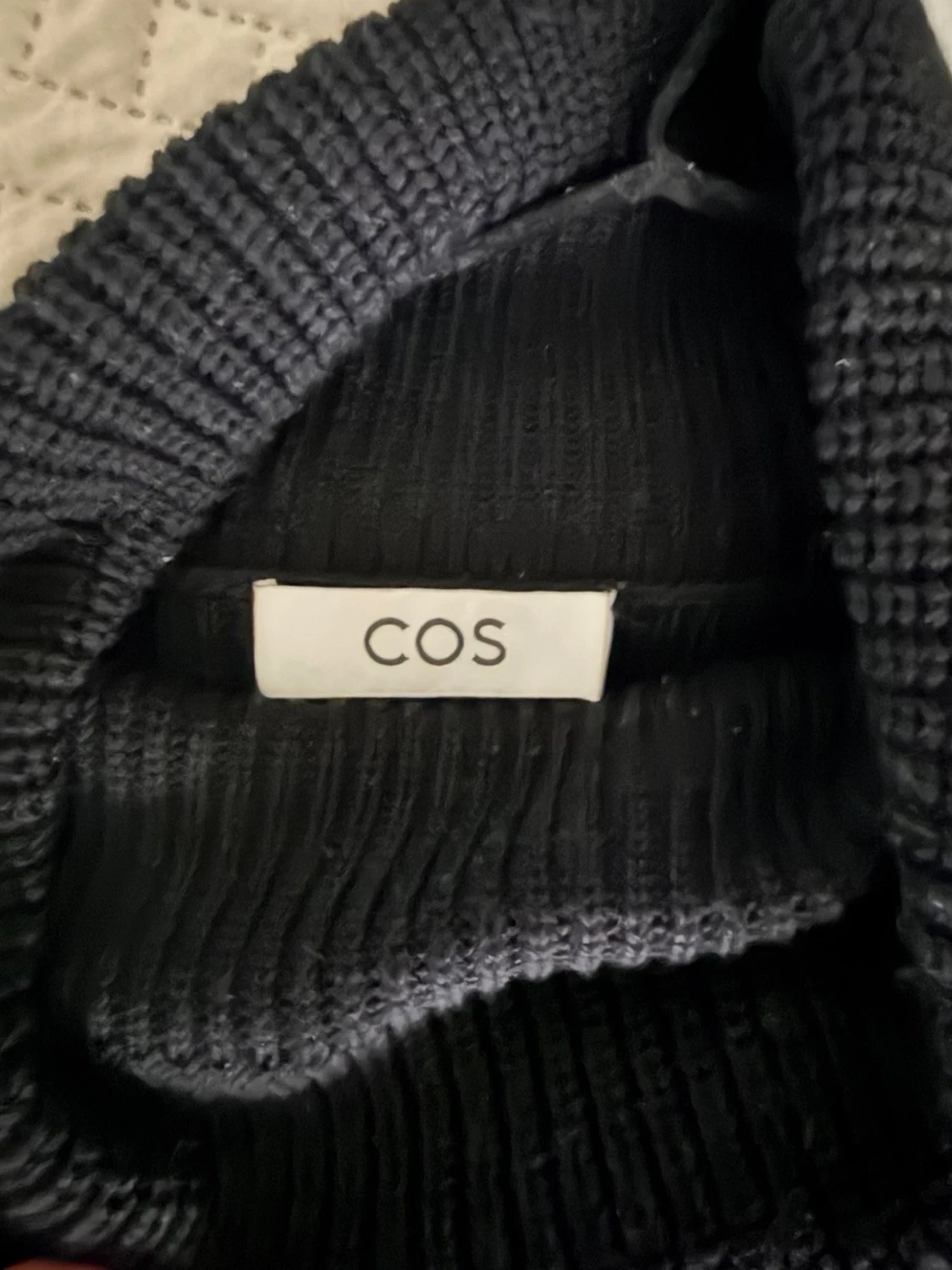 Randig stickad polotröja från COS - 3