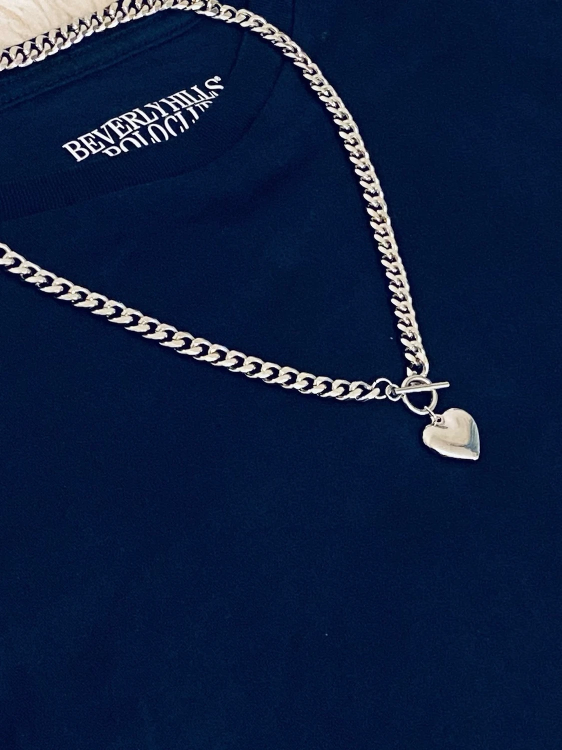 Silverfärgat halsband med hjärtberlock - 1