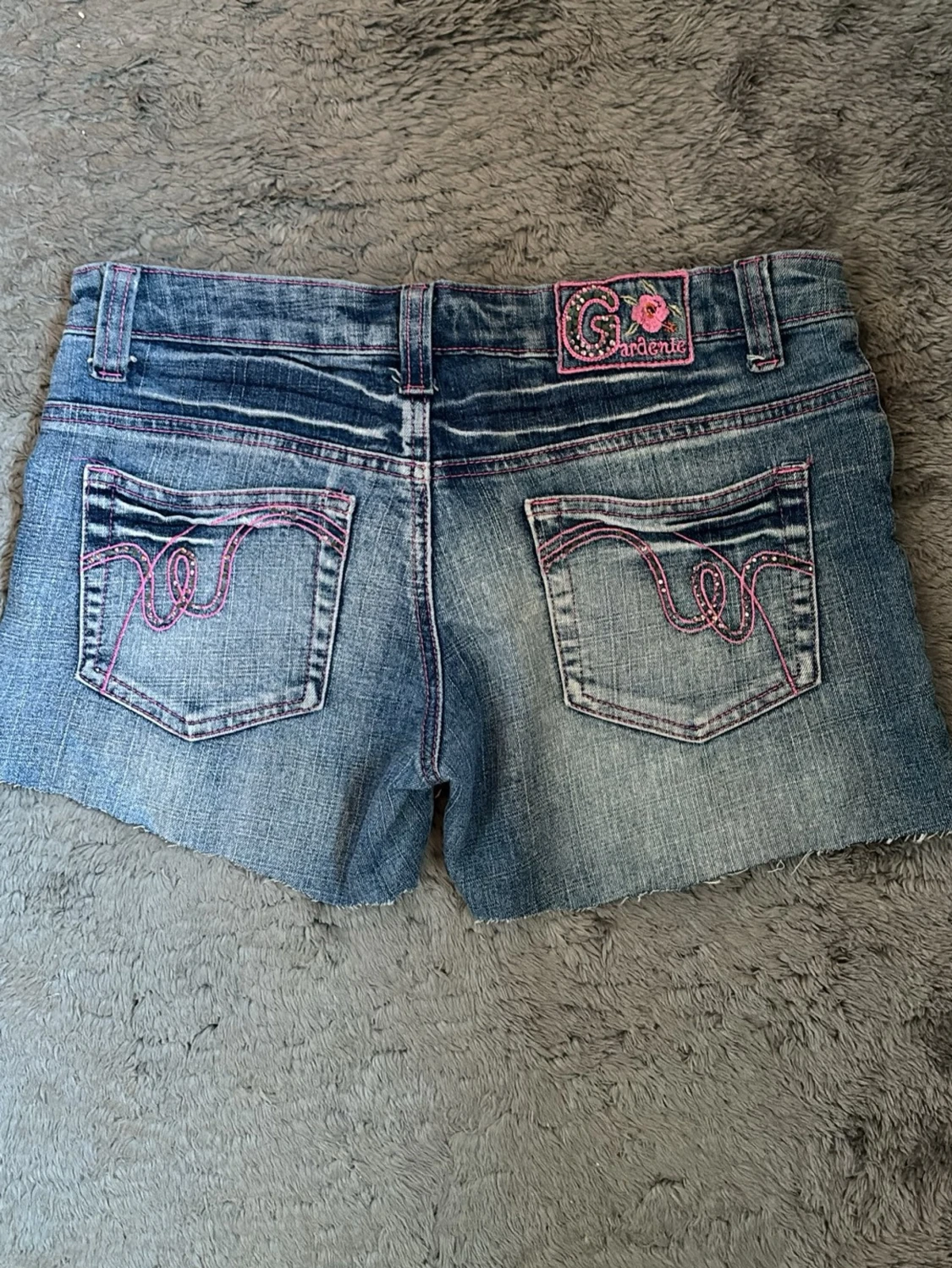 Whimsy söta shorts med detaljer - 1