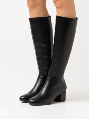 Oanvända boots  - Helt oanvända Anna Field stövlar i storlek 39, svarta. Nypris 669kr. Prislapp & låda kvar. Klackhöjd: 5.5 cm i storlek 37 Yttermaterial: Förstklassig skinnimitation Foder: Textil Innersula: Skinnimitation Sula: Plast Fodertjocklek: Tunt foder Tyg: Skinnimitation