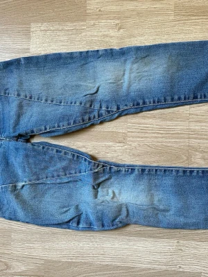 Barnjeans  - Barnjeans med midjespänning och bara knappar 