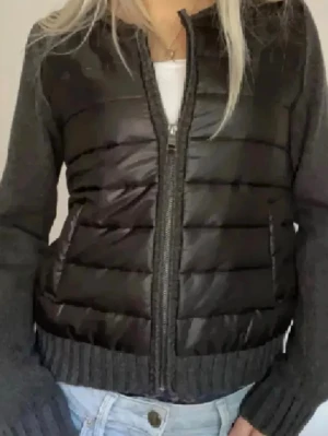 Cardigan - Super fin cardigan med dragkedja!!💓💓mörkgrå/svart