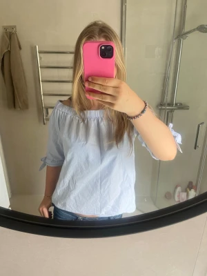 ljusblå blus - superfin blus i toppen skick!