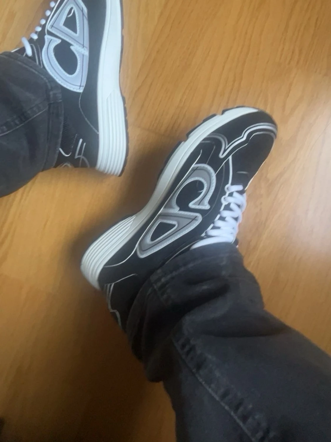 Svarta  sneakers med vita detaljer - 4