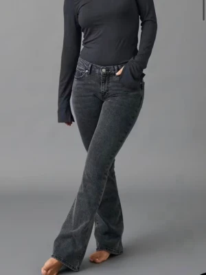 Low waist jeans - Low waist bootcut jeans från Gina i storlek 32❤️