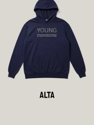 Mörkblå hoodie med strass-text YOUNG - Mörkblå hoodiemed huva och magficka. På bröstet står det 'YOUNG' i stora bokstäver med strassdetaljer. Orginalpris 300kr