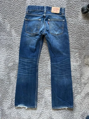 Levi's 512 Bootcut Jeans - Snygga Levis 512 Bootcut Jeans. Snygg heel drag och snygga fades. Storlek w29. - Benöppning: 23cm - Midja: 39cm - Ytterben: 100cm 🚚Skickar snabbt! Tveka inte att skriva om du har någon fråga, svarar snabbt!