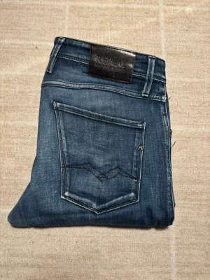 Replay anbass - Tjena, säljer nu dessa riktigt snygga Replay anbass i Stl W33 L32. Dom är i riktigt bra skick. Nypris 1600✅Vid minsta funderingar så är det bara att höra av sig//Allt gott 