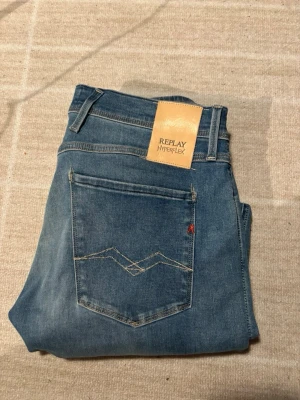 Replay anbass - Tjena, säljer nu dessa riktigt snygga Replay anbass hyperflex i Stl W33 L32. Dom är i riktigt bra skick. Nypris 1600✅Vid minsta funderingar så är det bara att höra av sig//Allt gott