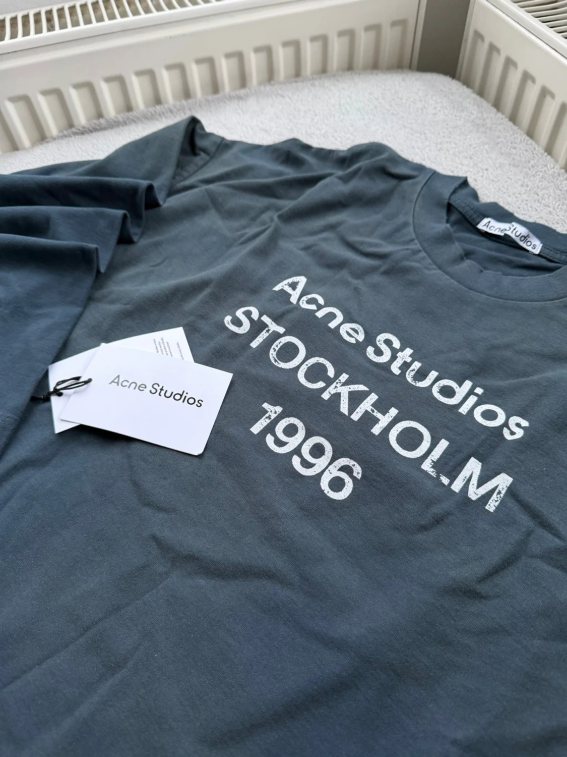 Mörkgrå långärmad Acne Studios tee - 1