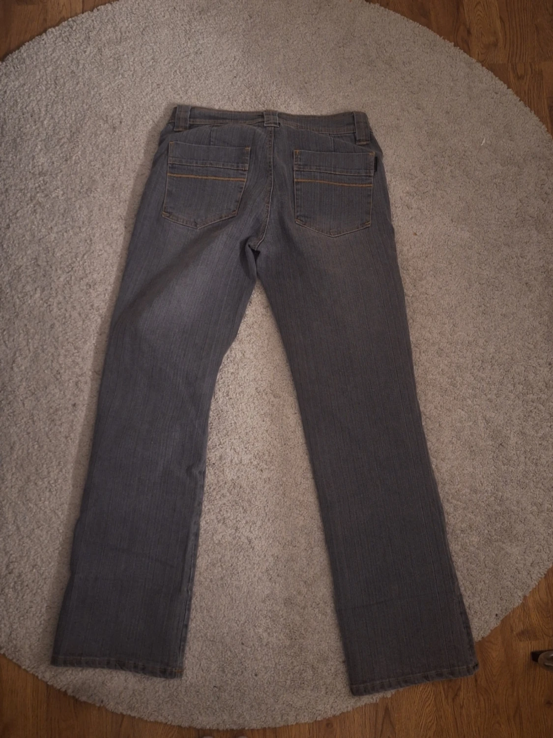 Gråa raka jeans - 1