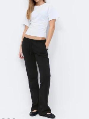 Gina Tricot sweatpants - Helt nya, liknar nitted mjukisbyxor. Kan diskutera priset. Skulle säga att dom passar de som har storlek xxs-xs.