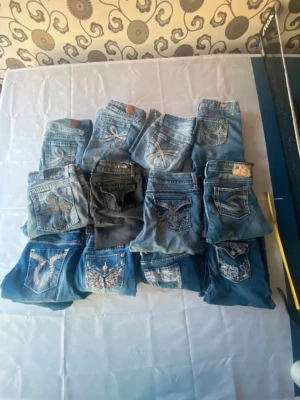 Y2k jeans bootcut - Köp inte!! Har ungefär 30 st av denna stil som går att köpa enskilt eller som en bundel. Xs-m. Skriv om frågor. Skicka gärna ditt midjemått och ytterbenslängd så blir det lättare. Alla är bootcut i bra skick. 175-250 pris