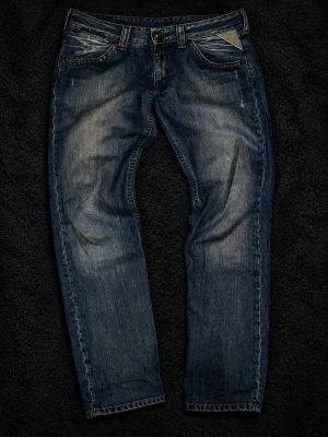 Archive replay jeans  - Archive replay jeans från 2000-talet. Otrolig snygg wash. Skick 9/10. Har snygga detaljer som är speciell för denna modellen. Priset är inte hugget i sten, hör av er vid funderingar😊