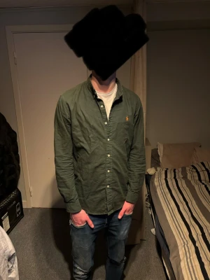 Ralph Lauren - En Ralph Lauren skjorta i storlek M. Väldigt bra skick och bra för dig som vill se lite finare ut i vardagen eller på fest.