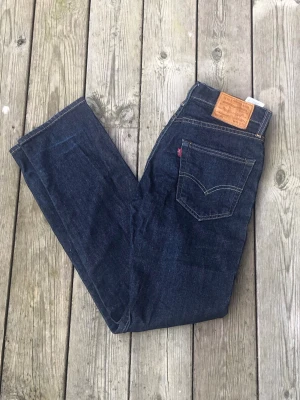 Levi’s 502 - Säljer ett par riktigt snygga Levi’s 502. Storleken på jeansen är W28, L32. Passar XS/S/M. Perfekta till vardagslooken och passar till det mesta. Säljs för 139kr pga att jag inte får användning av dem och nypris är 700-1000kr!☺️