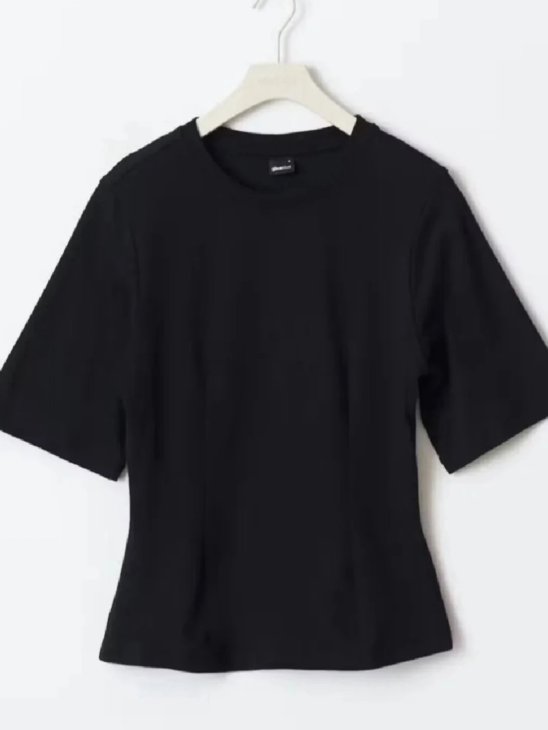 Svart t-shirt från Gina