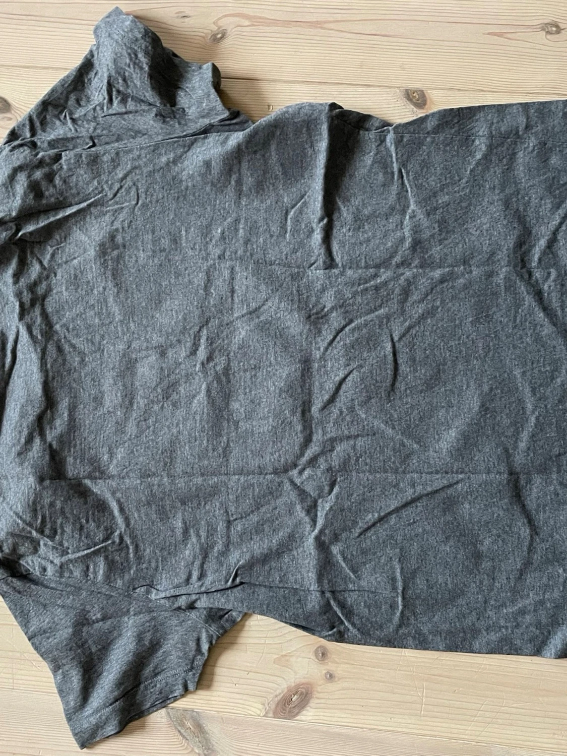 Grå t-shirt från Emporio Armani - 2