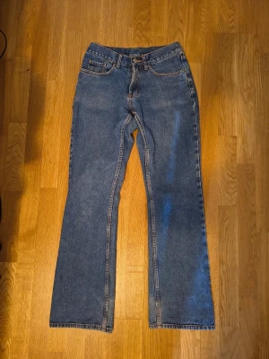 Jeans (jacksonville) - Blåa jeans från märket jacksonville, använda men i bra skick