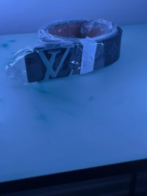 Bälte  - Hej säljer en fint bälte den är helt nytt för mer information jag är här bara att fråga mig 