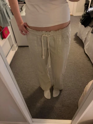 Roxy linnebyxor lågmidja - Populära lånmidjade  linnebyxor ifrån Roxy!💕Andvända få gånger