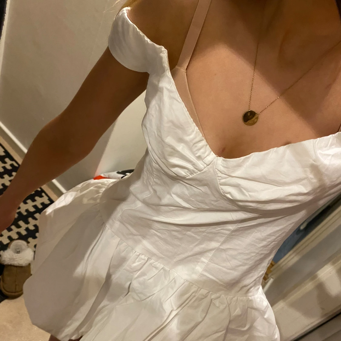 Vit offshoulder kortklänning - 1