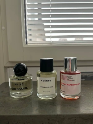 Oanvända parfymer - Naiya Perfumes Gold Souk 50ml - aldrig använt eller testat, 280kr. Essnce Cherrylicious 50ml - endast testad, 280kr. Dossier Floral Marshmallow 50ml - endast testad, 280kr. Paketpris 600kr