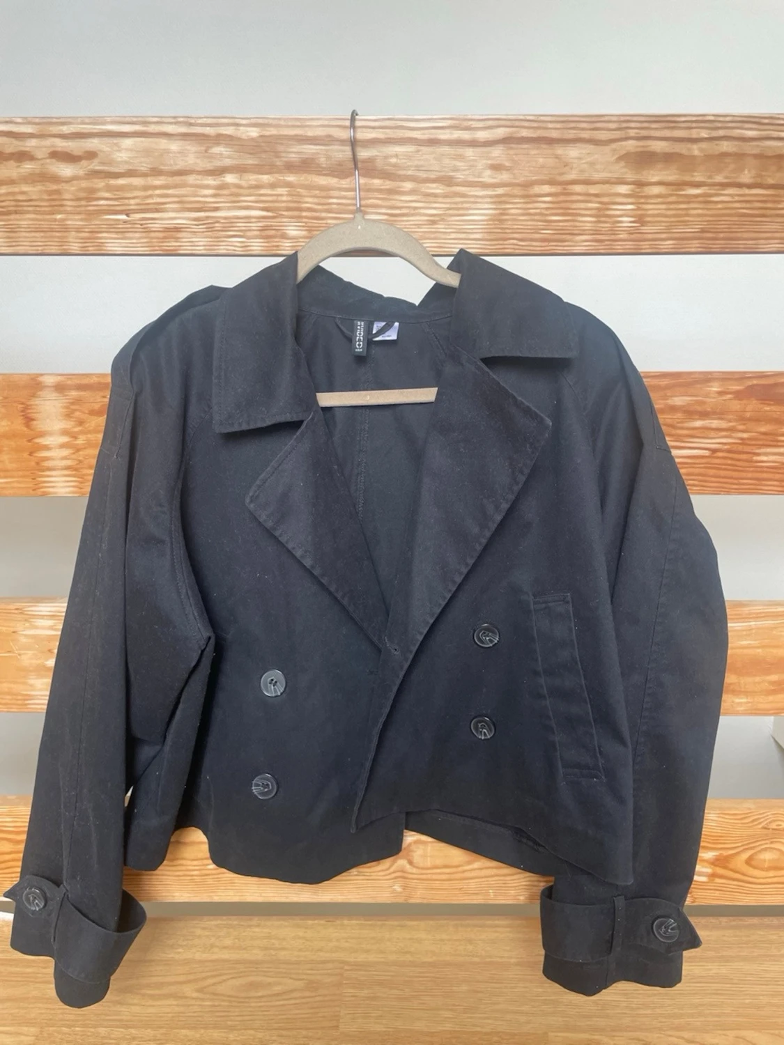 Svart croppad skepparkavaj från H&M - 1