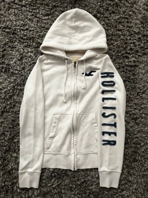 Hollister hoodie - Schysst hoodie från Hollister! | Skick: 8/10 | Storlek M | Hör gärna av dig vid frågor!