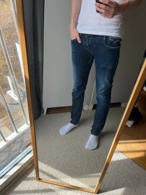 Replay anbass jeans - Hej!| Säljer detta feta paret jeans från Replay!| Modell: Anbass| Mycket gott skick, kontakta mig vid frågor och funderingar!| //Nils