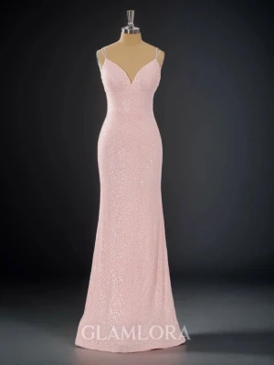 Ljusrosa glittrig balklänning  - Elegant ljusrosa balklänning med öppen rygg. Klänningen är glittrig och passform som ger en snygg siluett. Den är helt ny då jag han köpa en annan balklänning istället. 