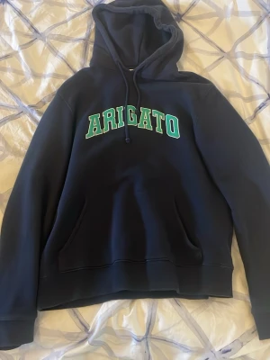 Axel Arigato tröja - Mörkblå Luvtröja från Axel Arigato