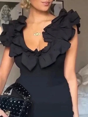 Volang body  - Storlek m från Zara!!  Trådar som sticker upp från stygnen men inget man ser vid användning 💕