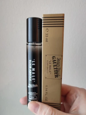 Jean Paul Gaultier Le Male Elixir Absolu - Jean Paul Gaultier Le Male Elixir Absolu Perfume. 33ml bottle. New! A great winter/fall fragrance. Felmärkt med edt på box. Men detta är en EDP/Elixir.
