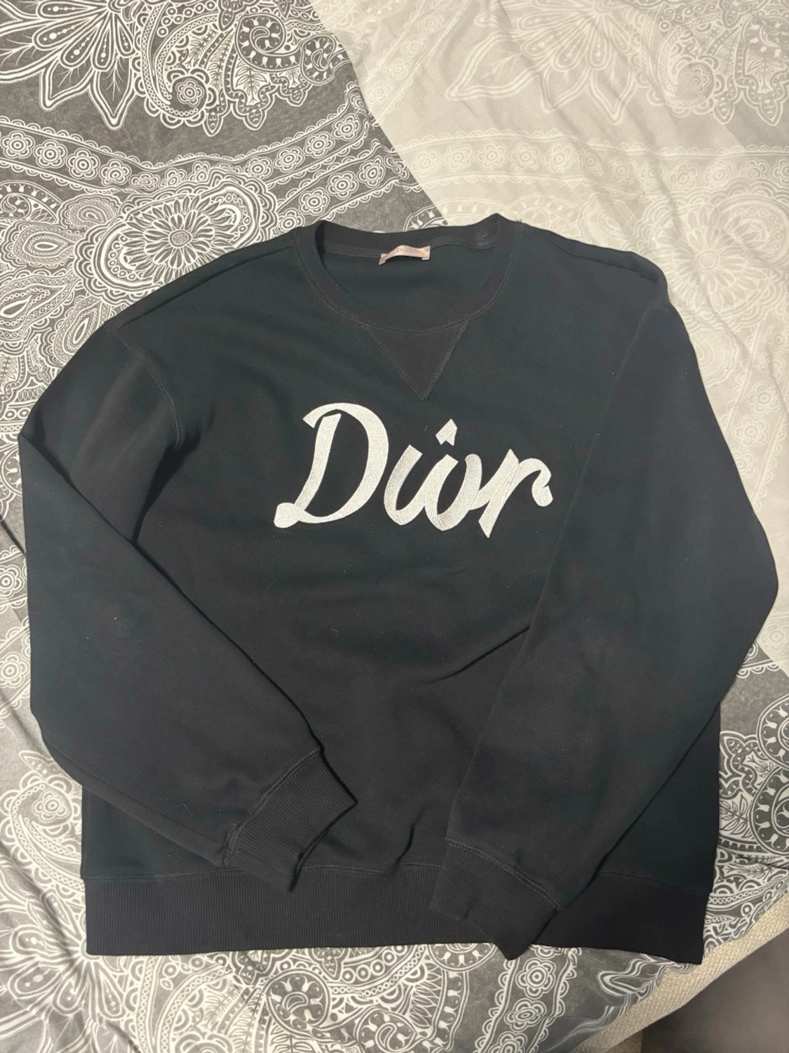 Svart sweatshirt đâïž