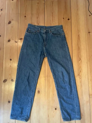 Levi's Jeans  - Levi's 568 premium jeans med en relaxed passform. Jeansen är i mycket bra skick och är i storleken W31 L32 (Skicka gärna bud!)