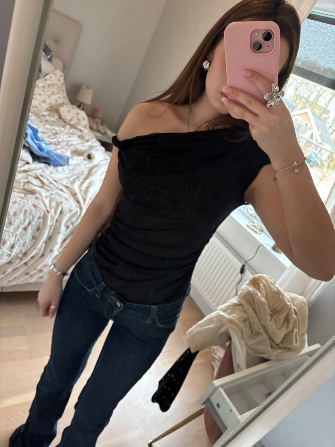 Svart oneshoulder body