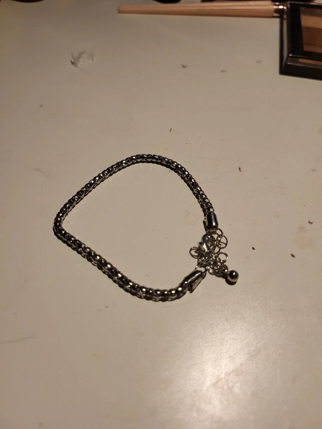 Silverfärgat kedjearmband