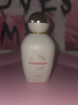 White Forest Strawberry parfym - Förpackning saknas, använt 1-2 ggr max