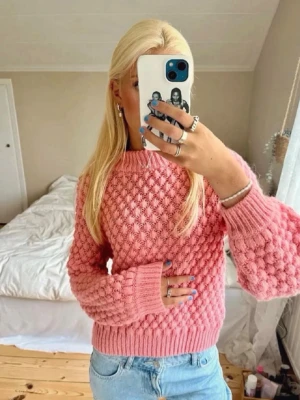 Koralltröja - Så fin stickad tröja! Små defekter som syns på de två sista bilder men det är verkligen inte särskilt märkbara❣️☺️